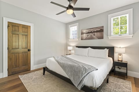 Lakeside Retreat Sleeps 22 Dock Grill Game Room House in Norris Lake