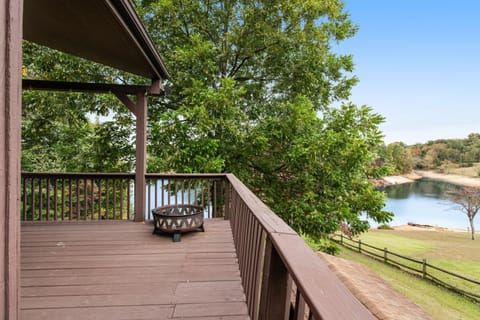 Lakefront Home Dock Covered Deck Fire Pit Dogs OK House in Cherokee Reservoir