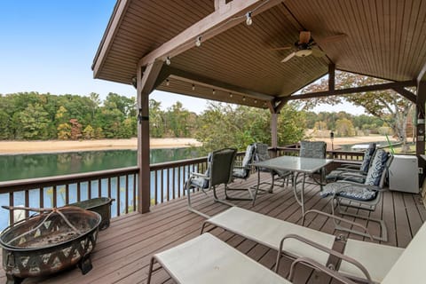 Lakefront Home Dock Covered Deck Fire Pit Dogs OK House in Cherokee Reservoir