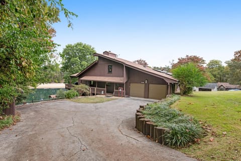 Lakefront Home Dock Covered Deck Fire Pit Dogs OK House in Cherokee Reservoir
