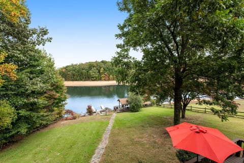 Lakefront Home Dock Covered Deck Fire Pit Dogs OK House in Cherokee Reservoir