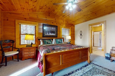 Mtn View Cabin Sleeps 12 Game Room Hot Tub Pool Cabin in Sevier County
