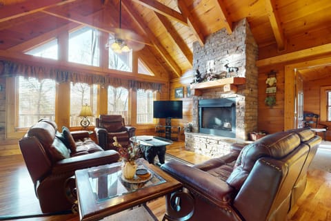Mtn View Cabin Sleeps 12 Game Room Hot Tub Pool Cabin in Sevier County