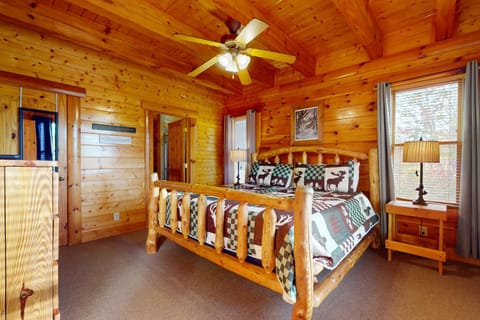 Cozy Cabin Sleep 13 Hot Tub Game Room Superb View Cabin in Sevier County