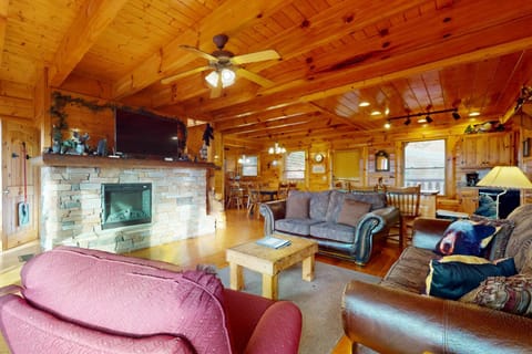 Cozy Cabin Sleep 13 Hot Tub Game Room Superb View Cabin in Sevier County