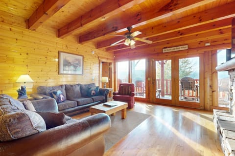 Cozy Cabin Sleep 13 Hot Tub Game Room Superb View Cabin in Sevier County