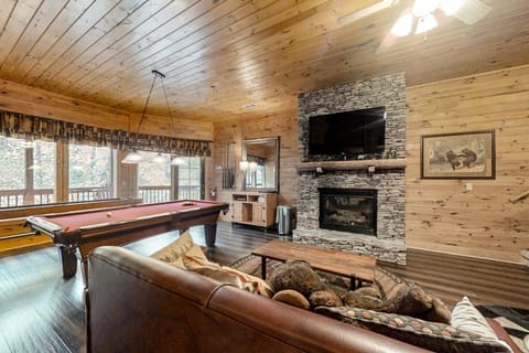 Upscale Cabin W Hot Tub Sleeps 22 Game Room Pool Cabin in Pigeon Forge