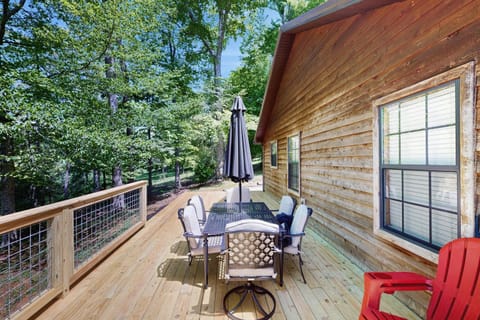 Tranquil Cabin Garage Games Boats Bikes Parking Cabin in Sevierville