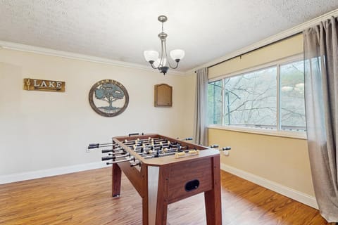 Serene Lake Home Sleep 7 Grill Games Dog Friendly House in Caryville