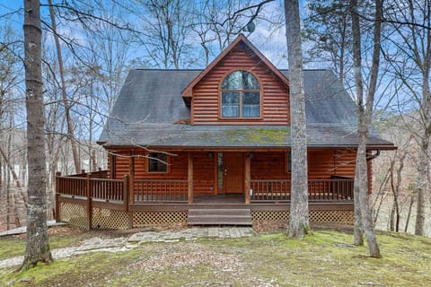 Dog Welcome Lake Home Sleeps 15 Floating Dock House in Norris Lake