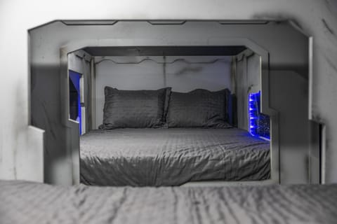 Movie Fanatic Home Sleep 28 Hot Tub Theater Games House in Pigeon Forge