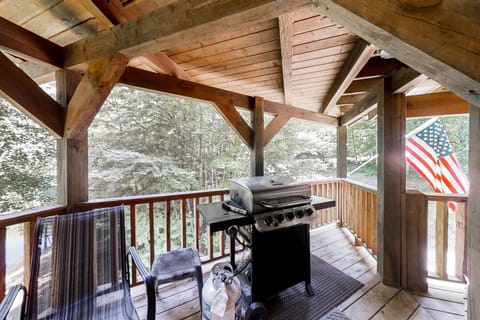 Cozy Custom Cabin Sleeps 9 Private Pond Hot Tub Cabin in Sevier County