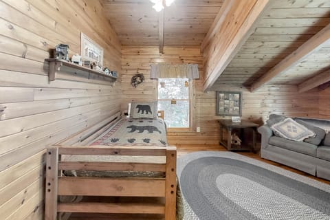 Cozy Custom Cabin Sleeps 9 Private Pond Hot Tub Cabin in Sevier County