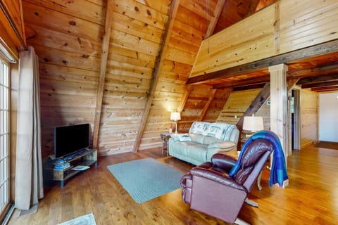 Cozy A Frame Cabin Sleep 8 Near Marina Deck Grill Cabin in Norris Lake