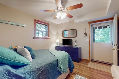 A Frame Cabin Sleeps 9 Pickleball Court Boat Slip Cabin in Norris Lake