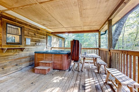 Homey Cabin W Hot Tub 2 Porches Pool Table Games Cabin in Sevier County