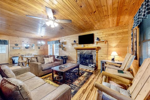 Homey Cabin W Hot Tub 2 Porches Pool Table Games Cabin in Sevier County