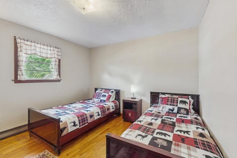 Norris Lake Cabin Getaway Sleeps 6 View Fire pit Cabin in Norris Lake