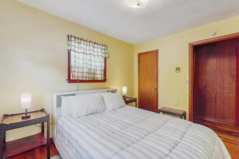 Norris Lake Cabin Getaway Sleeps 6 View Fire pit Cabin in Norris Lake