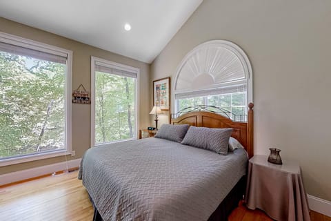 Charming Lakefront Home Sleep 12 Dock Boat Launch House in Norris Lake