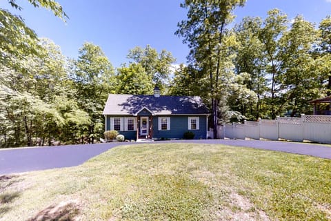 Charming Lakefront Home Sleep 12 Dock Boat Launch House in Norris Lake