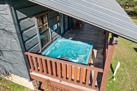 Serene Lodge Style Cabin Sleeps 9 Hot Tub Firepit Cabin in Sevier County