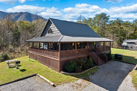 Serene Lodge Style Cabin Sleeps 9 Hot Tub Firepit Cabin in Sevier County