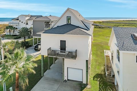 Property building, Day, Natural landscape, Bird's eye view, Sea view