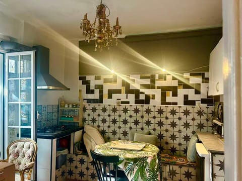 Restaurant/places to eat, Seating area