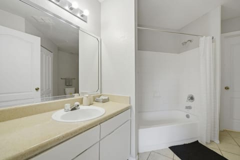 Spacious 2BR with Open Layout Apartment in Longwood