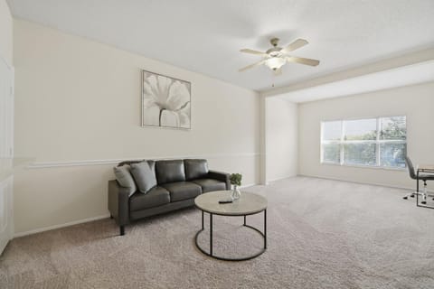 1BR with Open-Concept Living Apartment in Longwood