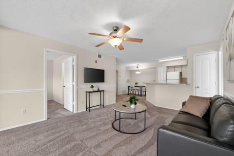 Modern 2BR Stay in Prime Location Apartment in Longwood