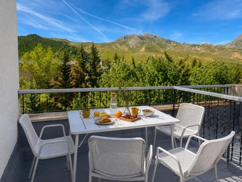 Balcony/Terrace, Mountain view