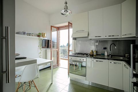 Bright three-room apartment near downtown Apartment in Rome