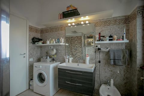 Bright three-room apartment near downtown Apartment in Rome