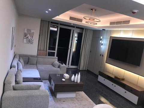 Communal lounge/ TV room, TV and multimedia, Living room, Seating area, Evening entertainment