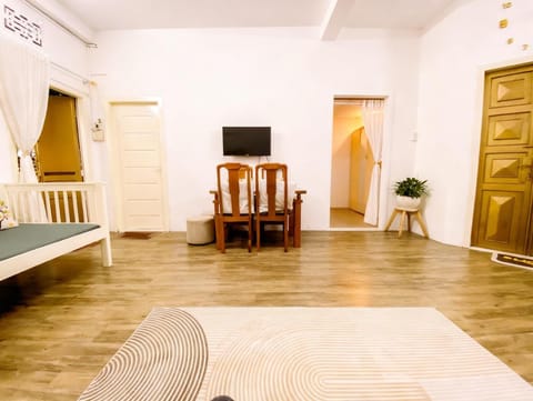 Communal lounge/ TV room, Bed, Seating area, wardrobe