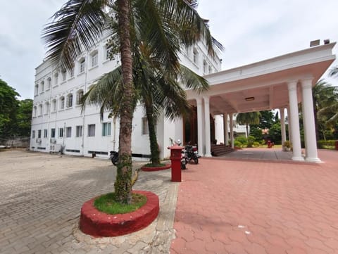 Facade/entrance