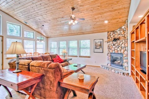 Bears Den & Little Bear House in Yosemite Park Way