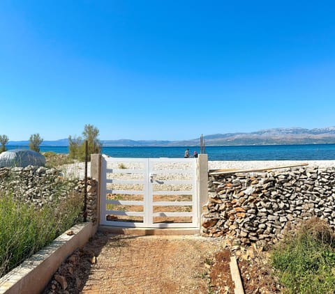 Nearby landmark, Facade/entrance, Day, Natural landscape, Beach, Mountain view, Sea view, Parking