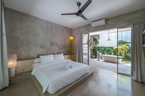 Fugees - Luxe 4BR Concrete Villa, 7 Min to Pererenan Beach! Villa in North Kuta