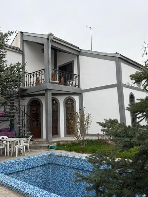 Property building, Garden, Balcony/Terrace, Swimming pool