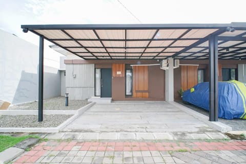 Property building, Parking