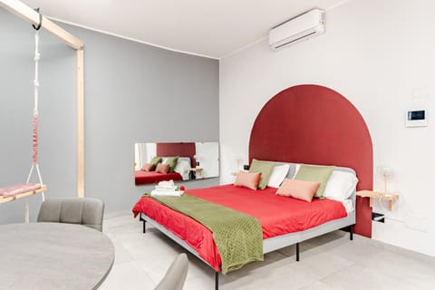 Bed, TV and multimedia, Photo of the whole room, Bedroom, heating, internet, air conditioner