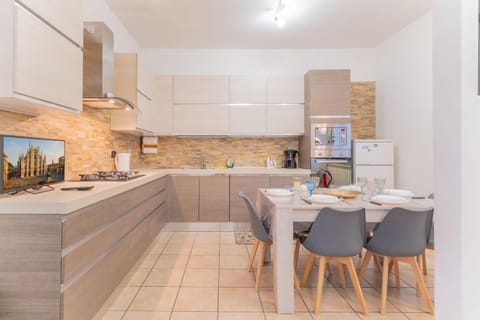 Dining area, oven, stove