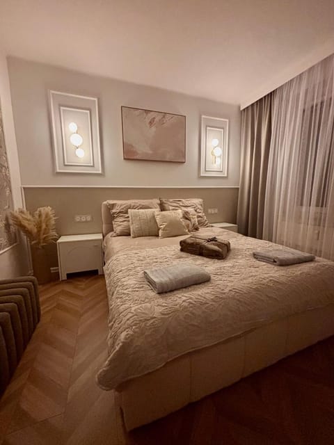 Bedroom, wardrobe