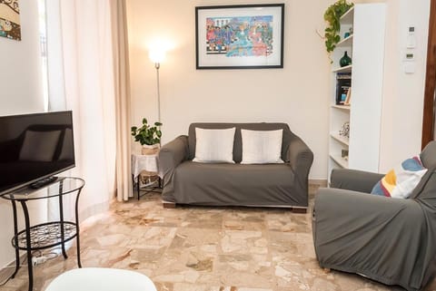 S177 - Sirolo, trilocale in centro con giardino Apartment in Sirolo