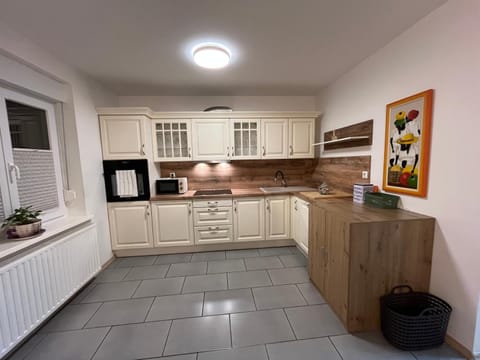 microwave, oven, stove, kitchen