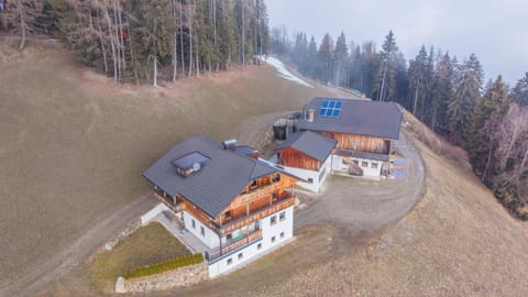 Property building, Day, Natural landscape, Bird's eye view, Hiking, Mountain view
