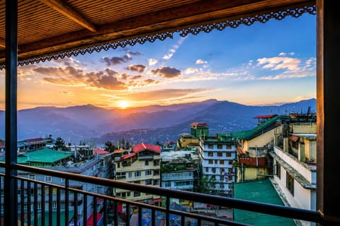 Nearby landmark, Day, Natural landscape, View (from property/room), Balcony/Terrace, Mountain view, Sunrise, Sunset